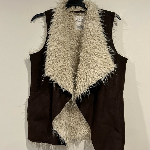 Aeropostale Jackets & Blazers - Aeropostale large fuzzy vest